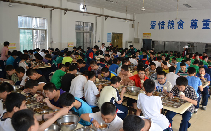 小學(xué)食堂環(huán)境