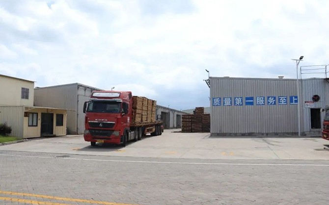 福建國(guó)林木材產(chǎn)業(yè)園拉貨圖片