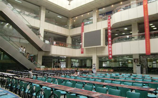 大學食堂承包一個窗口能掙多少錢