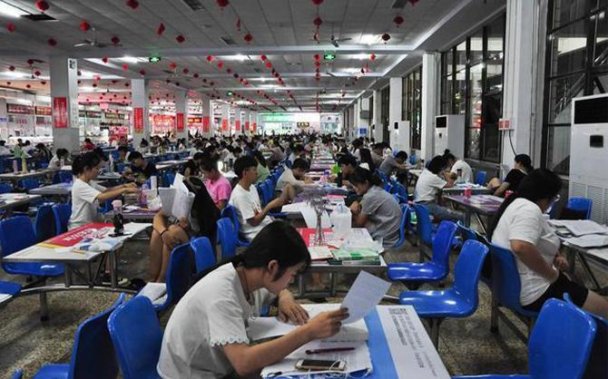 英林企業食堂就餐現場圖片