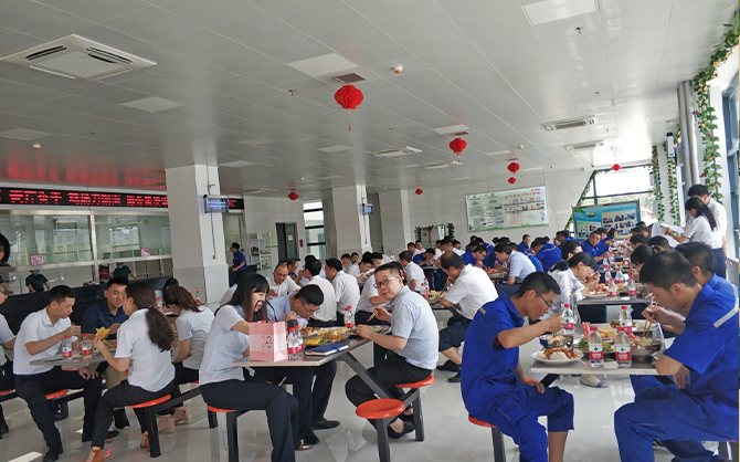 飯?zhí)贸邪九c食材供應(yīng)商的合作模式