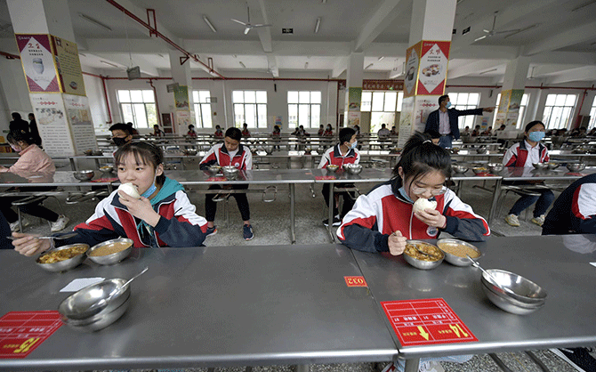 工廠食堂美食與員工的午餐文化