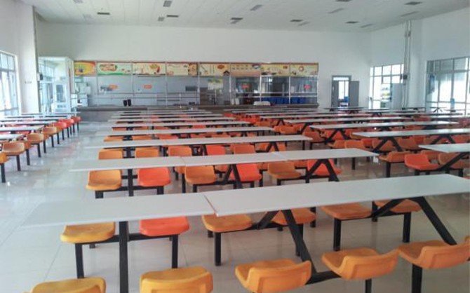 承包一個大學食堂需要準備投資多少錢