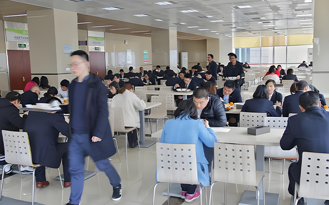 承包學(xué)校食堂的小舅子