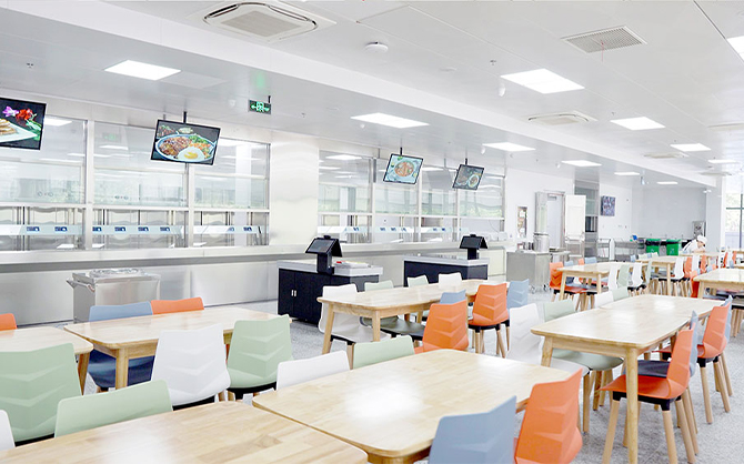 園區食堂推出特色菜品，吸引更多員工就餐